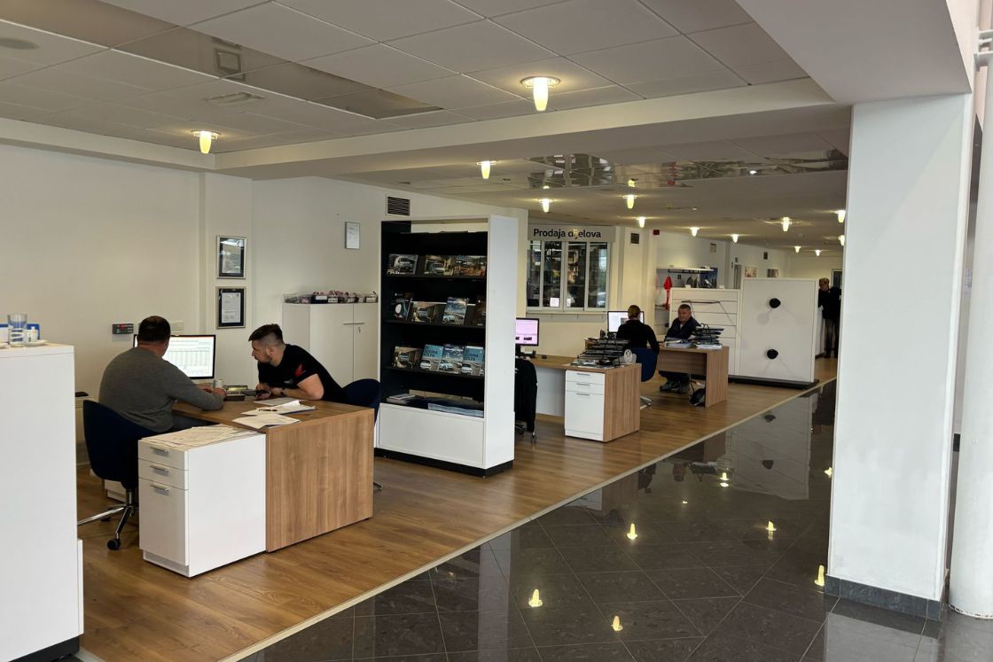 Ultra Auto poslovnica